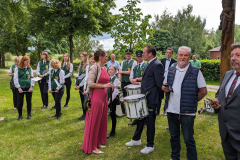 2024_05_25 Spalierstehen Hochzeit Tim Strunz+Lisa Aring