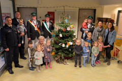 2024_12_05 Übergabe Weihnachtsbäume an Kindergärten